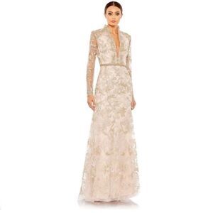 Mac Duggal New with tag Long Sleeve Applique V Neck Gown powder pink size 4